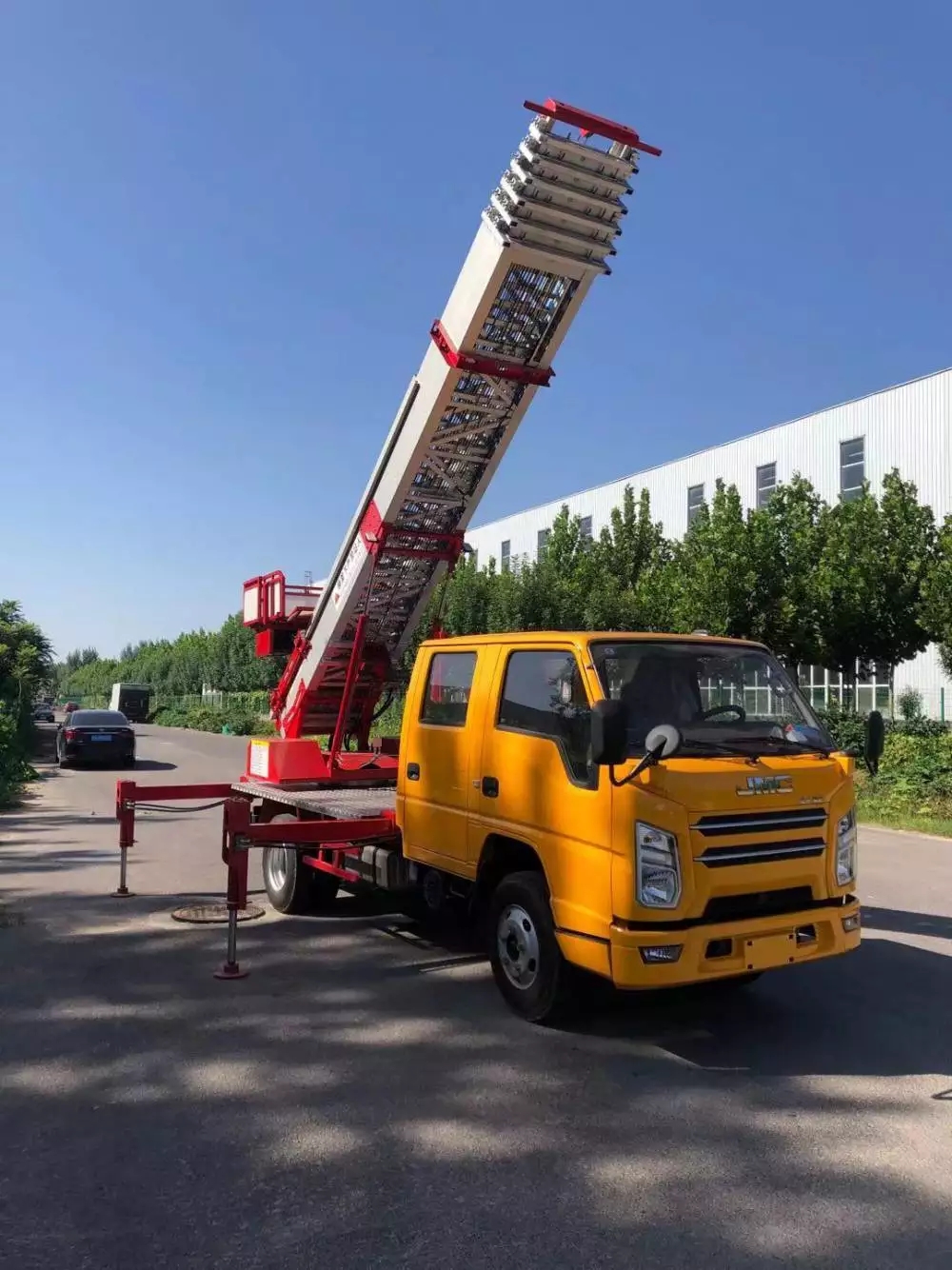 坊子附近的云梯车出租服务：轻松解决高空作业需求