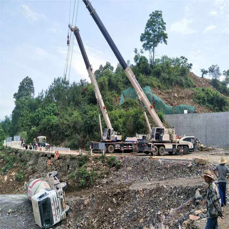 坊子汽车掉沟里叫吊车救援要多少钱